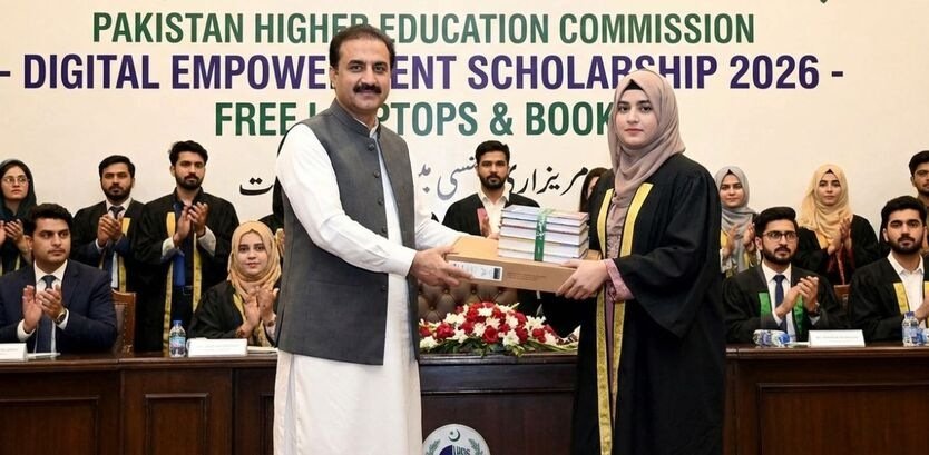 Scholarships that provide free laptops and books